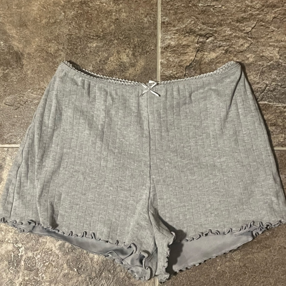 Gray ruffle shorts Kirious